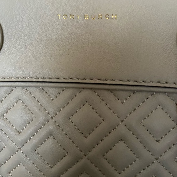 TORY BURCH
Fleming Small Leather Tote. New with tag - Picture 9 of 10